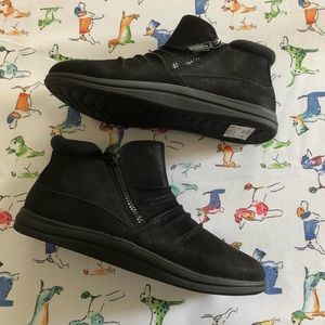 Clarks Cloudsteppers “Breeze. Range” bootie NWT